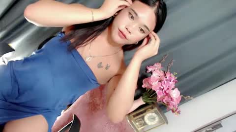 Snapshot of lovelydollsandra chatting on February 16, 9:48 pm lovelydollsandra online show from February 16, 9:48 pm