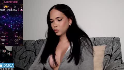 Snapshot of luara_ chatting on December 4, 2:09 pm luara_ online show from December 4, 2:09 pm