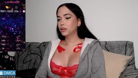 Snapshot of luara_ chatting on December 6, 2:33 pm luara_ online show from December 6, 2:33 pm