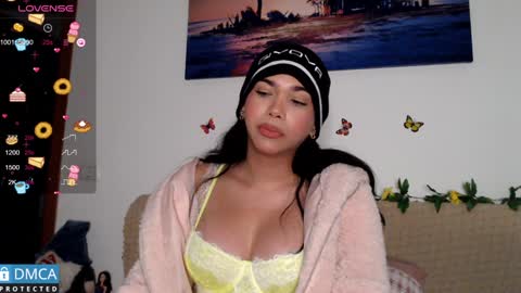 Snapshot of luara_ chatting on January 7, 6:39 am luara_ online show from January 7, 6:39 am