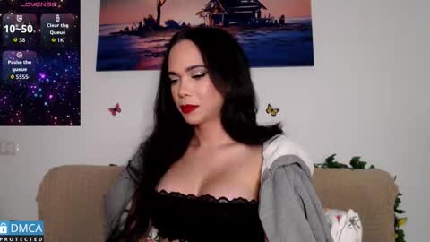 luara_ online show from December 3, 11:31 pm