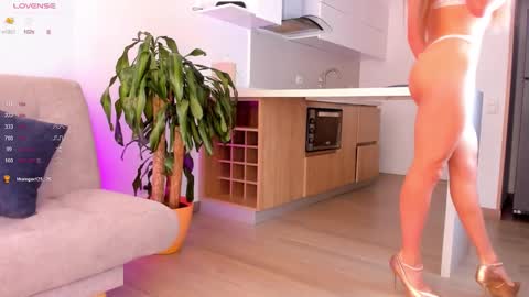 Hello my name is Lucy nice to meet you  thumb up is important for me kisses     online show from November 26, 3:47 pm