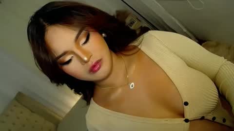 Snapshot of lucy_heartfiliaxxx chatting on January 2, 10:55 pm MONA online show from January 2, 10:55 pm