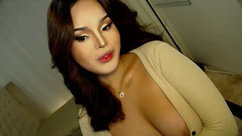 Snapshot of lucy_heartfiliaxxx chatting on February 15, 7:17 pm MONA online show from February 15, 7:17 pm