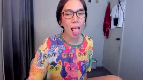 Snapshot of lucy_shane chatting on October 12, 9:39 pm lucy_shane online show from October 12, 9:39 pm