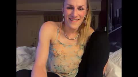Snapshot of lucyheifer chatting on September 15, 1:54 am lucyheifer online show from September 15, 1:54 am