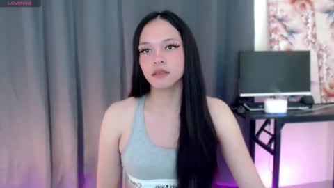 Maxie online show from November 26, 2:30 pm