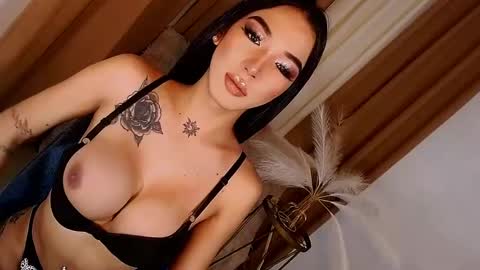 Snapshot of luxywilson chatting on December 6, 5:36 am luxy online show from December 6, 5:36 am