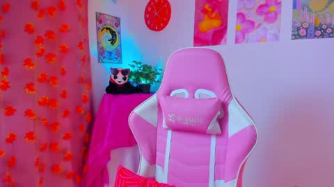 Madeline  online show from April 1, 5:09 am