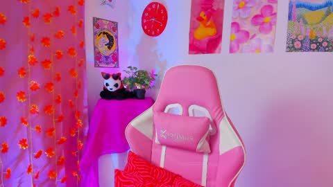 Madeline  online show from April 16, 12:17 pm