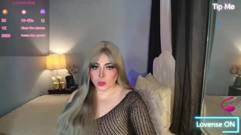 Snapshot of majestydannaxx chatting on November 2, 4:54 am majestydannaxx online show from November 2, 4:54 am