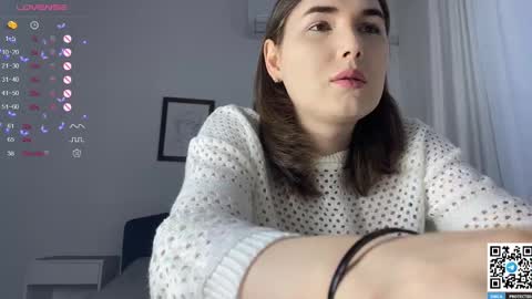 Snapshot of maria_bowie chatting on December 6, 12:00 pm Maria online show from December 6, 12:00 pm