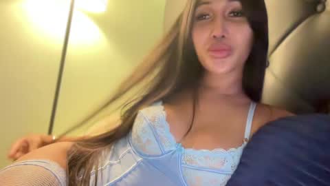 Snapshot of mariafatale_00 chatting on January 17, 9:28 am Maria online show from January 17, 9:28 am