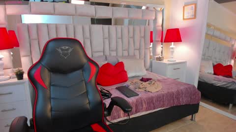 mariiahneedles online show from January 24, 1:13 am