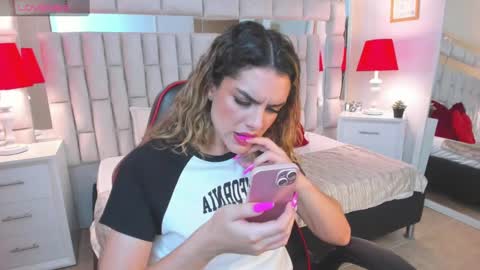 mariiahneedles online show from January 28, 12:05 am