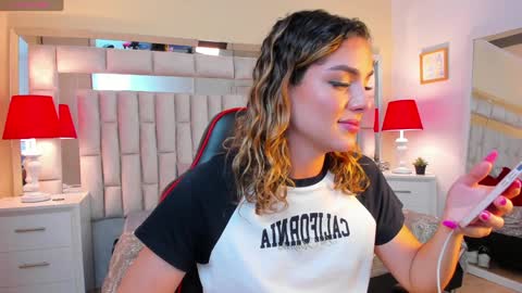 mariiahneedles online show from February 4, 10:24 pm