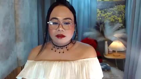 LEAH online show from June 4, 6:11 pm