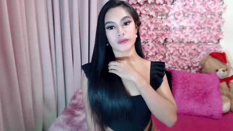 Snapshot of martha_fox chatting on December 28, 6:06 am DONT FORGET TO FOLLOW ME AND GIVE ME A THUMBS UP GUYS- martha online show from December 28, 6:06 am