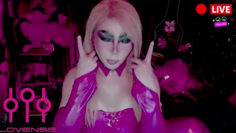 THE QUEEN ALPHA   Queen Medusa Prey online show from March 17, 9:22 am