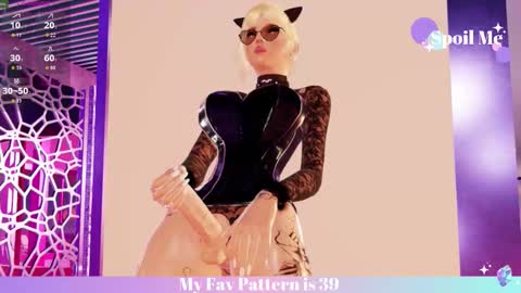 Mia online show from March 12, 3:11 am