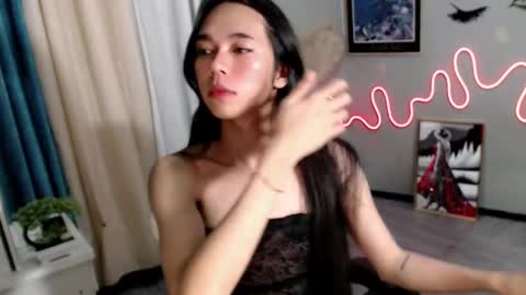 Mia online show from January 28, 11:28 am