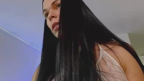 Mia online show from January 22, 4:02 pm