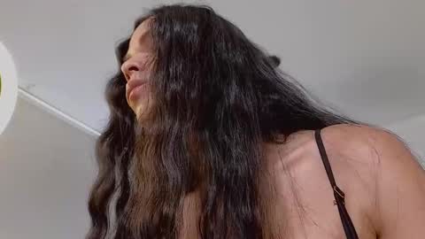 Mia online show from February 5, 1:54 pm