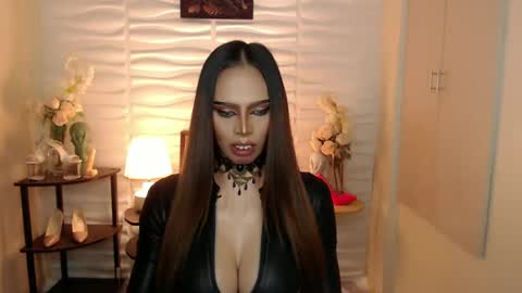 Snapshot of mikeyalawi03 chatting on December 4, 6:44 pm Mistress MikeyAlawi online show from December 4, 6:44 pm