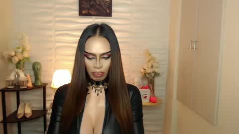 Snapshot of mikeyalawi03 chatting on December 23, 3:01 pm Mistress MikeyAlawi online show from December 23, 3:01 pm