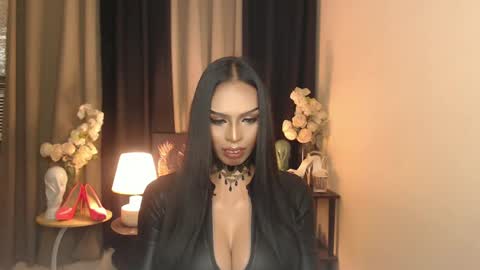 Snapshot of mikeyalawi03 chatting on December 30, 11:37 am Mistress MikeyAlawi online show from December 30, 11:37 am