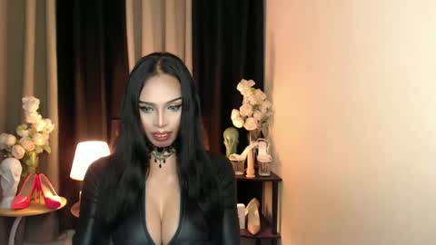 Snapshot of mikeyalawi03 chatting on January 4, 11:54 am Mistress MikeyAlawi online show from January 4, 11:54 am
