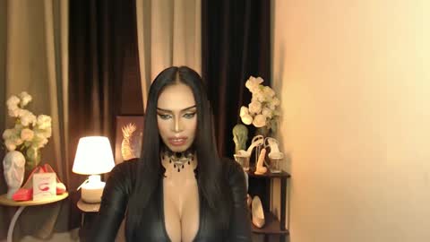 Snapshot of mikeyalawi03 chatting on February 6, 11:54 am Mistress MikeyAlawi online show from February 6, 11:54 am