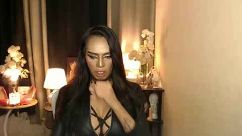 Snapshot of mikeyalawi03 chatting on March 8, 4:01 am Mistress MikeyAlawi online show from March 8, 4:01 am