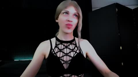 Snapshot of milena_hardy chatting on October 17, 5:00 am Milena Hardy online show from October 17, 5:00 am