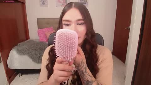 Miley online show from December 4, 2:54 pm