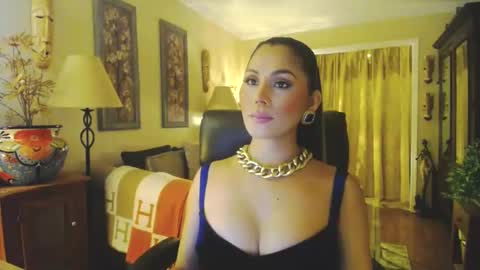 Snapshot of missbrownx chatting on December 25, 10:48 pm Brownie -P online show from December 25, 10:48 pm