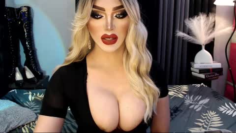 Snapshot of misschannel4sub chatting on March 4, 8:59 pm PRIESTESS CHANNEL online show from March 4, 8:59 pm