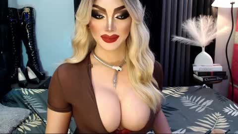 Snapshot of misschannel4sub chatting on March 7, 5:53 pm PRIESTESS CHANNEL online show from March 7, 5:53 pm