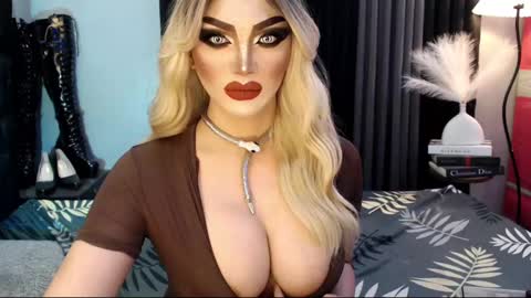 Snapshot of misschannel4sub chatting on March 11, 4:54 am PRIESTESS CHANNEL online show from March 11, 4:54 am