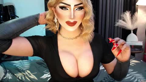 Snapshot of misschannel4sub chatting on September 18, 11:21 pm PRIESTESS CHANNEL online show from September 18, 11:21 pm