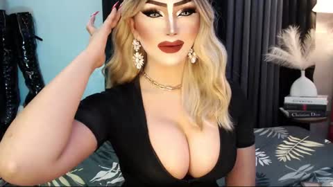 Snapshot of misschannel4sub chatting on September 30, 1:05 am PRIESTESS CHANNEL online show from September 30, 1:05 am