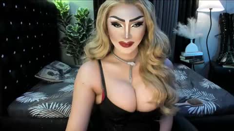 Snapshot of misschannel4sub chatting on October 9, 6:15 am PRIESTESS CHANNEL online show from October 9, 6:15 am