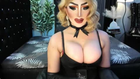 Snapshot of misschannel4sub chatting on October 14, 7:36 pm PRIESTESS CHANNEL online show from October 14, 7:36 pm