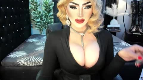 Snapshot of misschannel4sub chatting on October 19, 8:45 pm PRIESTESS CHANNEL online show from October 19, 8:45 pm