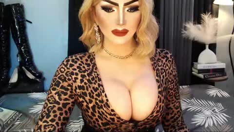 PRIESTESS CHANNEL online show from October 30, 2:10 am