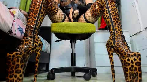 Tiffany online show from November 20, 1:17 am