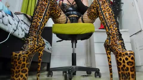 Tiffany online show from April 21, 8:10 am