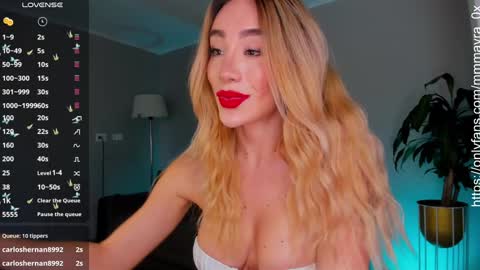 Snapshot of mmmayra_0x chatting on January 8, 8:50 pm MAYRA online show from January 8, 8:50 pm