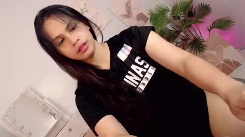 Snapshot of momi_khem019 chatting on September 20, 7:47 am MOMIKHEM online show from September 20, 7:47 am