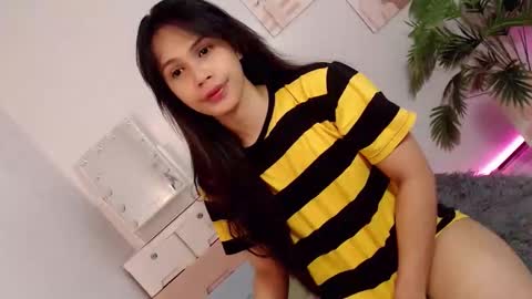 Snapshot of momi_khem019 chatting on September 22, 7:13 am MOMIKHEM online show from September 22, 7:13 am